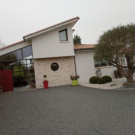 Les Kiwis Hotel Saint-Yrieix-sur-Charente Екстериор снимка